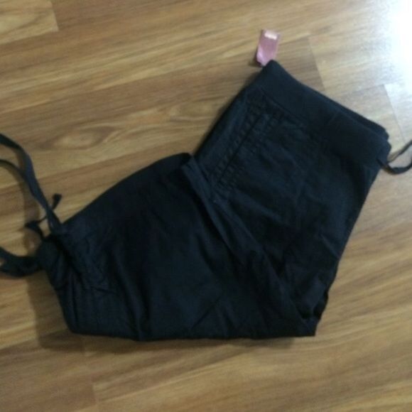 No Boundaries Capri pants - Picture 2 of 4